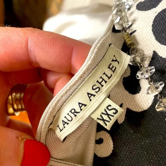 Beautiful Laura Ashley silver top. Size XXS. - Picture 6 of 6